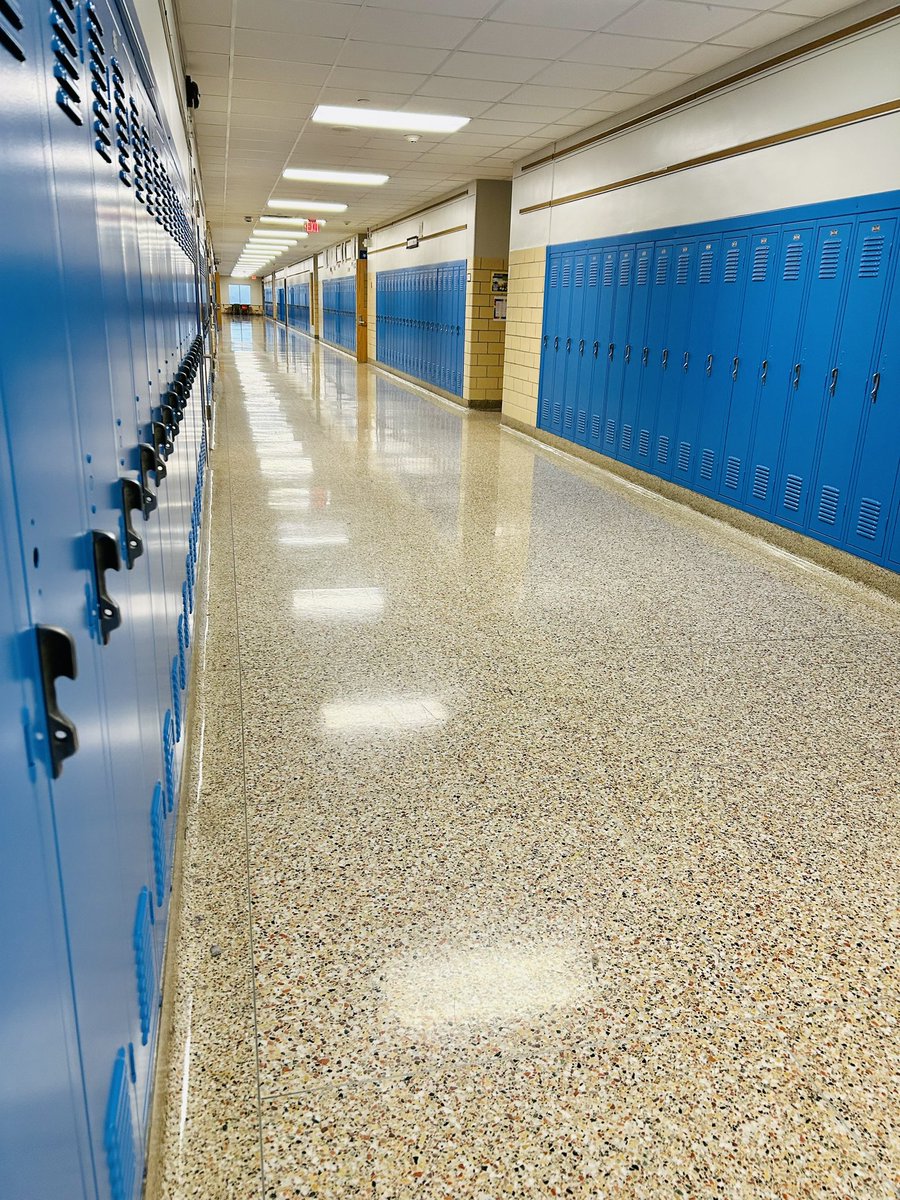 New Year, New Look 😍! Our lockers are bright and blue and ready for a new year! Thank you <a href="/DistrictOperat1/">OPS District Operations</a> for your beautiful work over break.