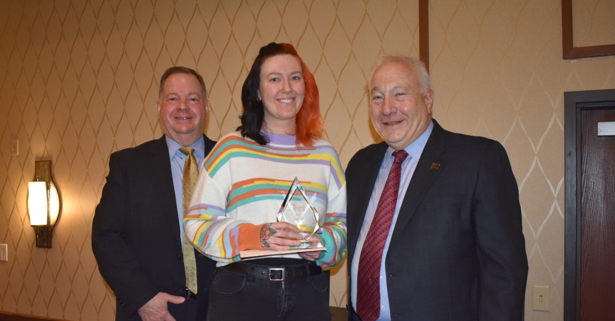 AlloSource's tweet photo. Awards of Excellence winner and Technical Quality Expert, Beth, embraces the core values of #TeamAlloSource: "She has high standards for herself and others! Beth truly is the example of how we can all show-up and take ownership of our work!" Congratulations, Beth! #donatelife https://t.co/qPCZx5y1np