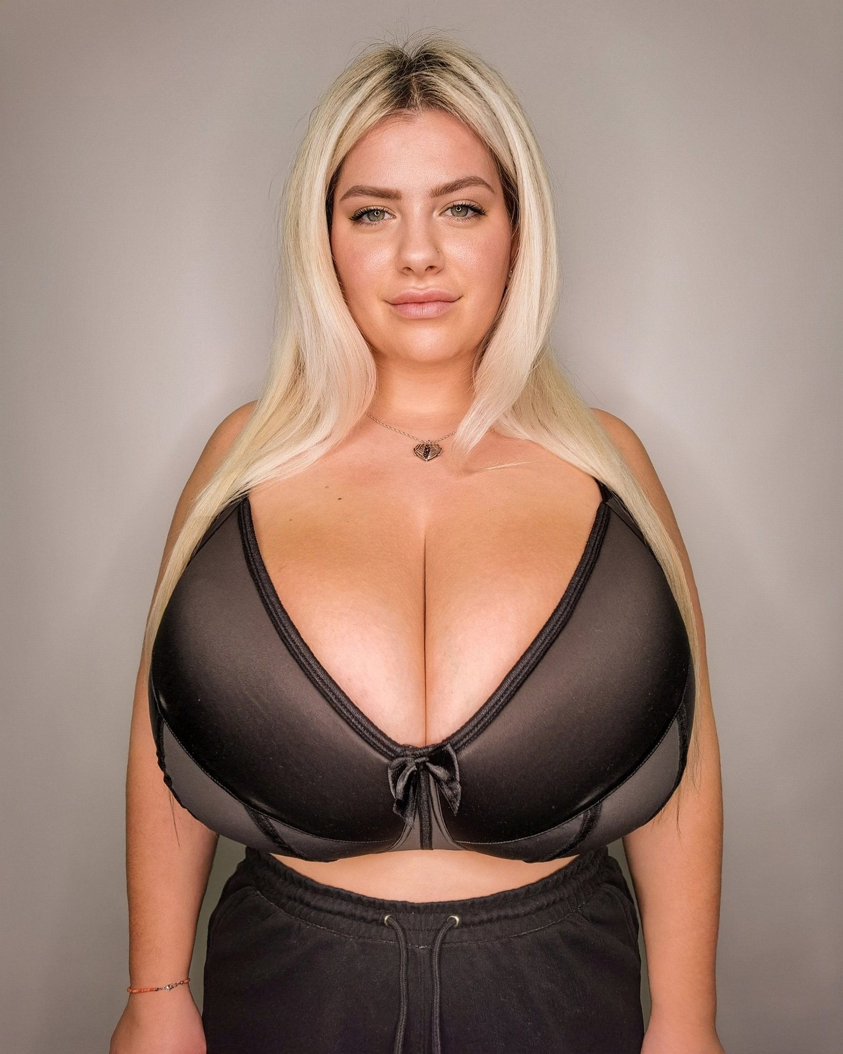 Nina Phoenix 👑 on X: My biggest bra so far, and it can wrap around a  basketball ball. 🙈 It's a custom made-to-measure bra, so cup size is  UNKNOWN! Auction starts today