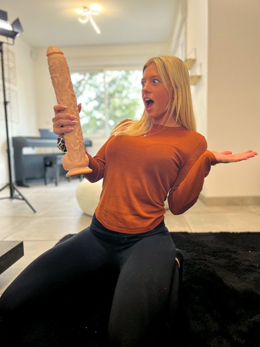 Apparently it won&rsquo;t fit !? I don&rsquo;t know&hellip; should I try ? 😂  Also someone said it&rsquo;s like @ChrisDiamond_x<a href="/tag/work"class="tags"><span>#work</span></a><a href="/tag/humour"class="tags"><span>#humour</span></a>