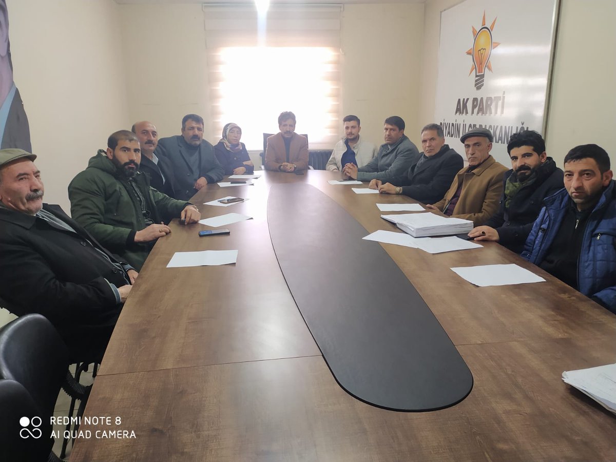 diyadin_ak's tweet photo. İlçe başkanımız Sn.@orhanozden04 , İlçe gençlik kolları başkanımız Sn.@Srgnysl ve ilçe yönetim kurulu üyelerimizin  katılımıyla haftalık yürütme kurulu toplantımızı gerçekleştirdik
#TurkiyeYüzyılı https://t.co/jabhcwxsLQ