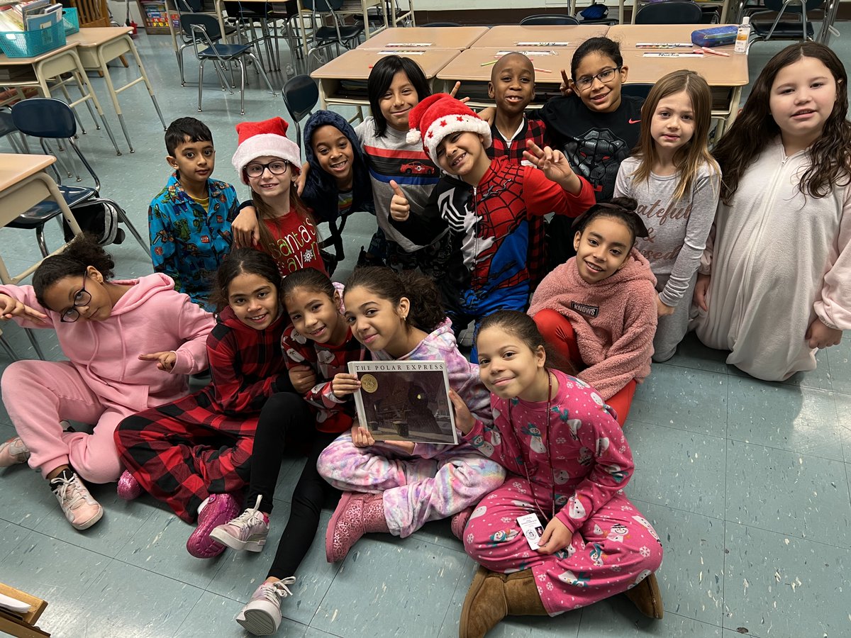 JMBCS_Eagles12's tweet photo. Students at JMBCS supported the Student Council's Polar Express fundraiser. #BayonneBOE #JMBCS #eaglesnest #PolarExpress https://t.co/6AzbTFeFbz
