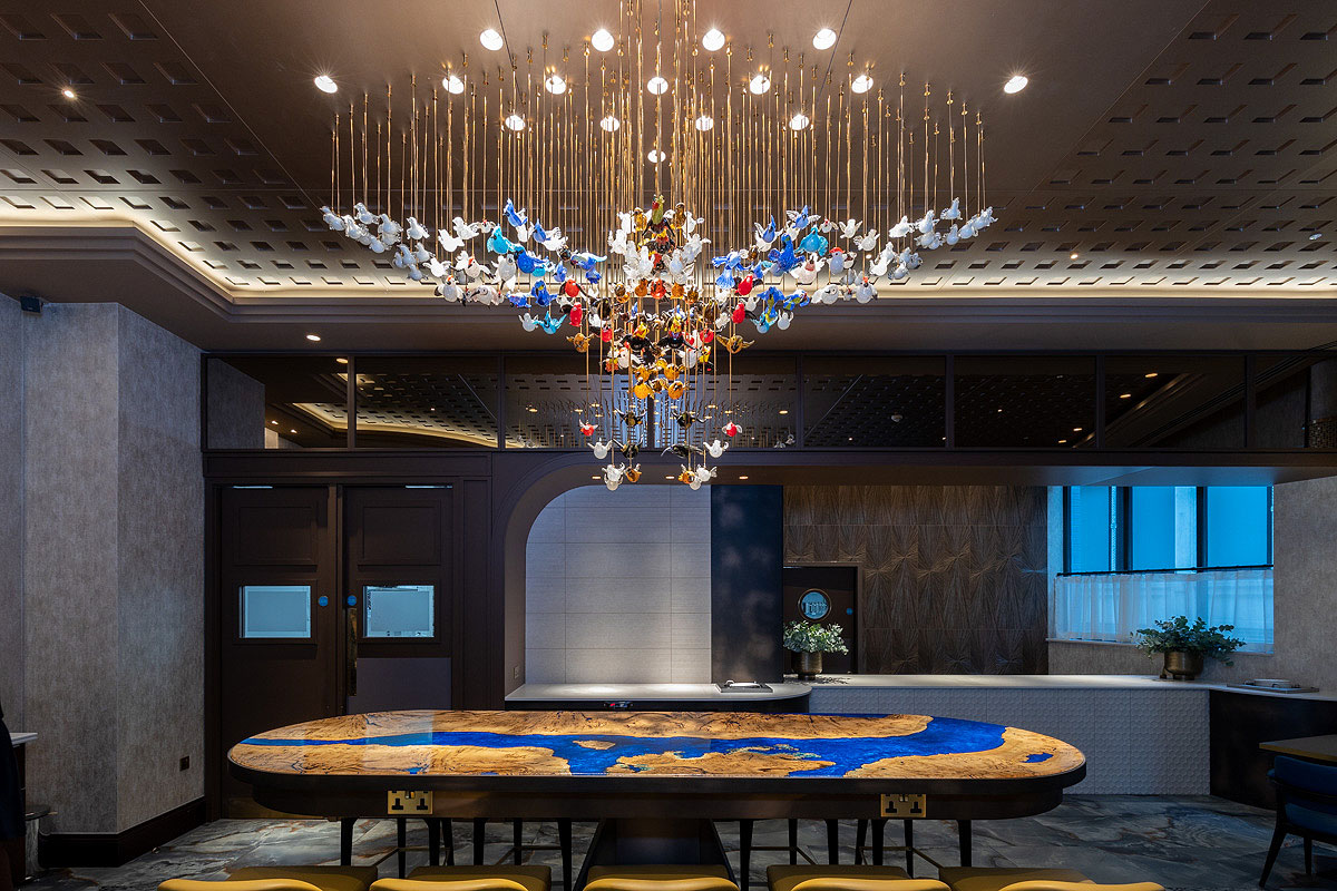 KeyIntDesigns's tweet photo. A design by Rani Ahluwalia, the creation of this scale and detail has never been crafted in the history of lighting and Murano glass and is truly a sight to behold. This unique venue can cater to every possible party occasion. @DominvsGroup @HiltonHotels https://t.co/X2FmXmRXMy