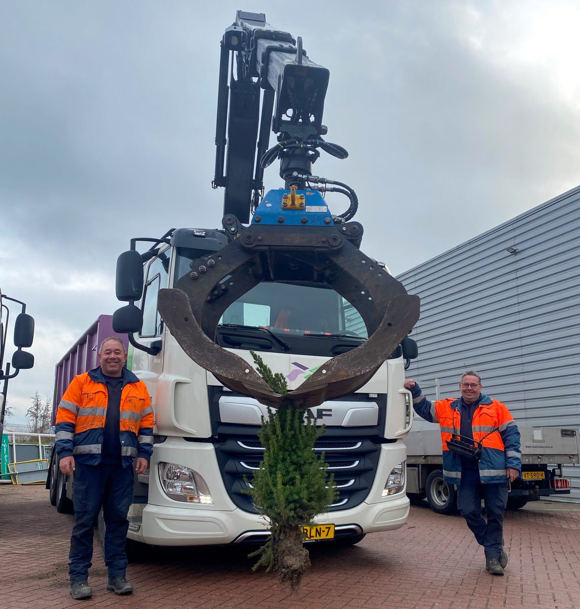 We zijn er klaar voor om volgende week de kerstbomen in onze gemeente in te zamelen. Zijn jullie al druk bezig met de kerstbomen verzamelen? 

Op onze website vind je de spelregels, en hoe jij bij de Kerstboom-inzamelaarsdag kan zijn op woensdag 18 januari.