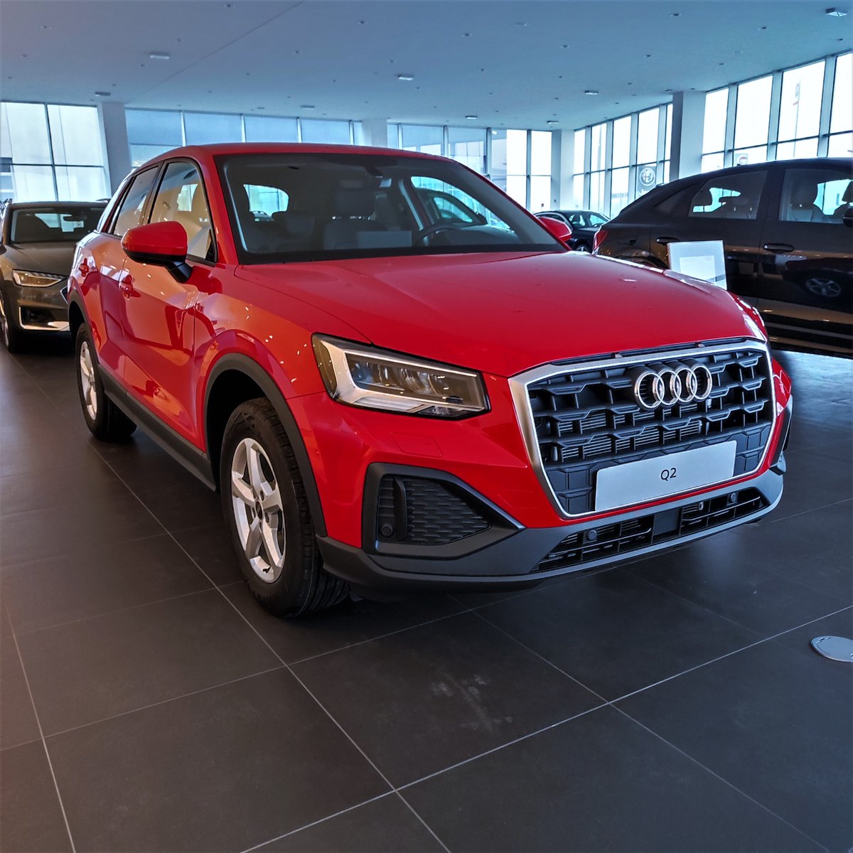 Lasciatevi affascinare da Audi Q2, il SUV urbano con un design unico e comfort assoluto. Qualunque sia l’avventura da intraprendere, ci sarà sempre una strada da percorrere.
#Audi #AudiQ2 #Q2 #FutureIsAnAttitude #AudiProgress #AudiPerformance