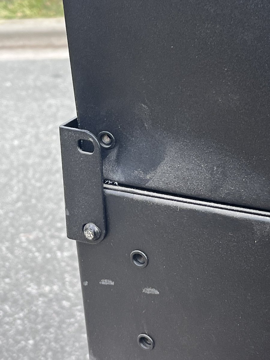 smith3justin's tweet photo. @HomeDepot $1000 toolbox delivered destroyed  I have been on the phone with the store #3608  store manager Tanisha Logan       The have transferred me seven times and I have been on the phone for over an hour now they’re telling me they will call me back. The toolbox is completely dented . https://t.co/0VlyW0fSiU
