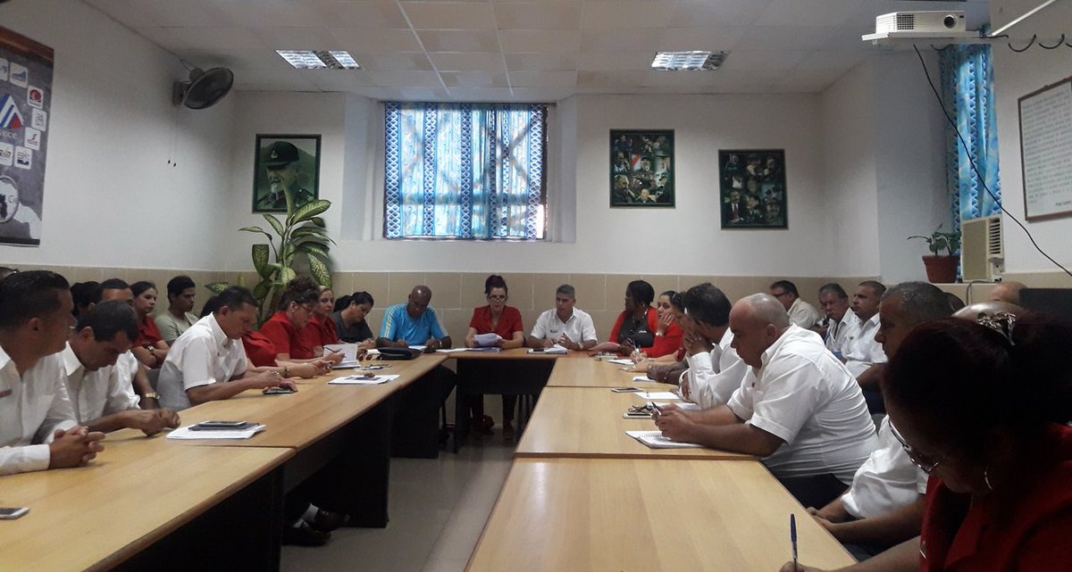 UlisesGuilarte's tweet photo. Encontrar soluciones para dinamizar la economía en #Cuba🇨🇺 en términos de crecimiento de oferta de bienes y servicios y sus reflejos en la mejora del poder adquisitivo de salarios y pensiones, centrará debate de asambleas sindicales en enero y febrero del 2023. #JuntarYVencer https://t.co/v5FbRM29df