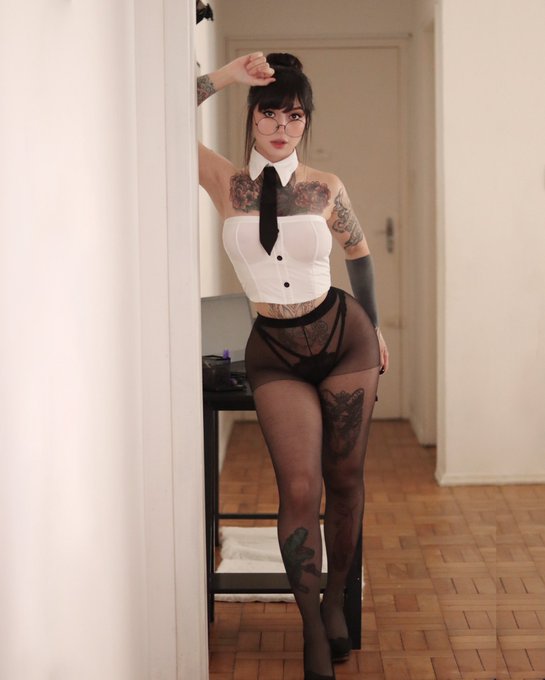 Oi, algu&eacute;m contratando secretaria? https://t.co/0dPKLgqjU2