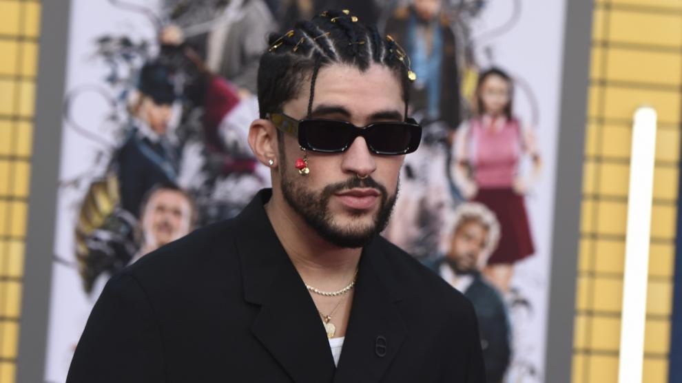 elfakepost's tweet photo. Rumores de que Bad Bunny está en negociaciones para ser refuerzo de pitcheo de los Leones del Caracas. 

Más información en breve. https://t.co/7tE30y8ldp