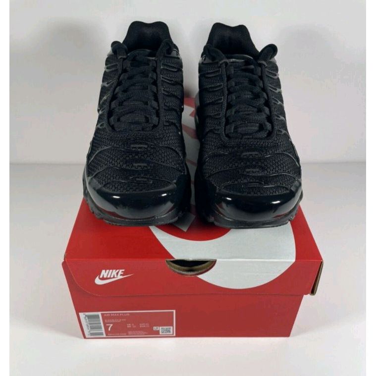 bulldz_zone's tweet photo. Saya menjual Nike Air Max Plus TN Triple... seharga Rp. Dapatkan di Shopee sekarang! https://t.co/eA0PX4qmvo #ShopeeID https://t.co/cUYXKtYgJQ
