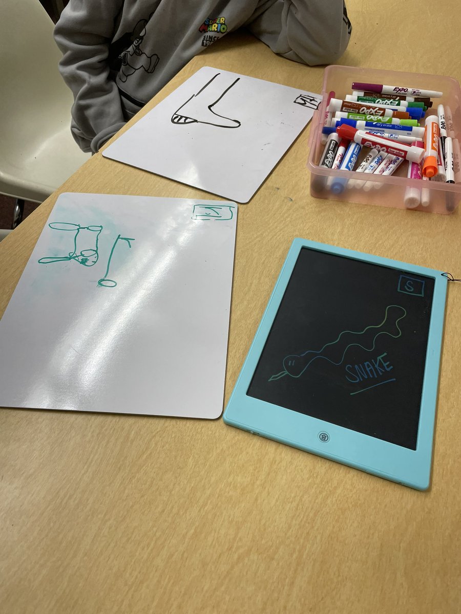 Speech Sound Pictionary: “this was our best day in speech all year”. 😂 Goes to show you that ya don’t need fancy materials to have fun and get stuff done! Missed these buds and their enthusiasm for learning.💜 @Feteira_4 @SixTenPrincipal