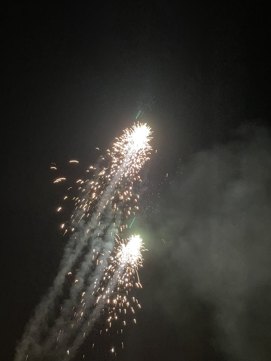 realMarkYu's tweet photo. 融化这片不可逾越的寒冬
#篝火 #烟花 #户外 #露营
#outdoors #camping #fireworks #Bonfire https://t.co/lqQMcfUane
