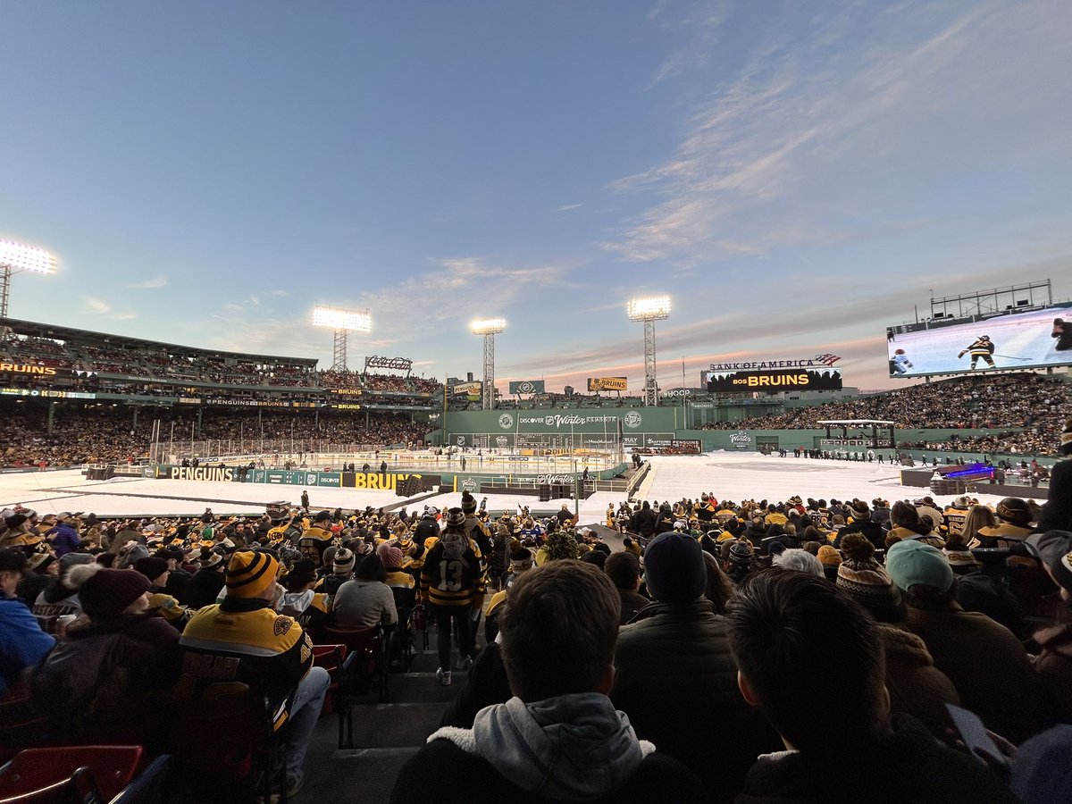 MarkGJohnson's tweet photo. Amazing day the winter classic, a bucket list ticked for me. https://t.co/dIhmqL6fhV