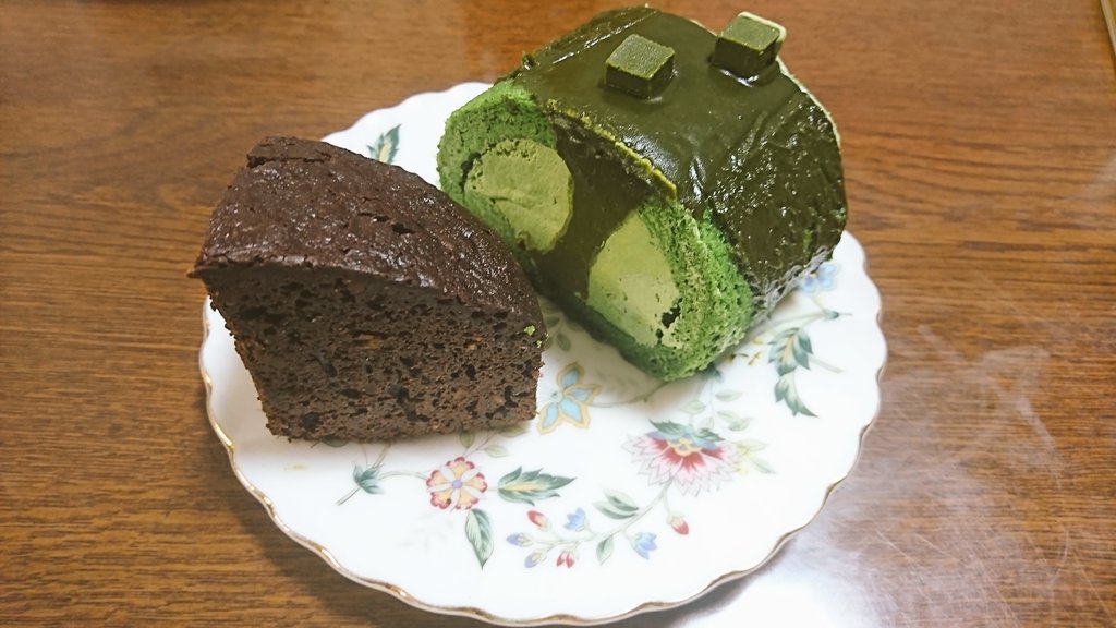 PhUasPDhc5ak8Wy's tweet photo. 富良野ミルクファーム食べてみた感想

いちごのムース…☆☆☆☆☆
モンブランロール…☆☆☆☆★
抹茶ロール…☆☆☆☆★
ガトーショコラ…☆★★★★

オススメはいちごのムース、ガトーショコラはやめといた方がいいです https://t.co/YJDR94splp