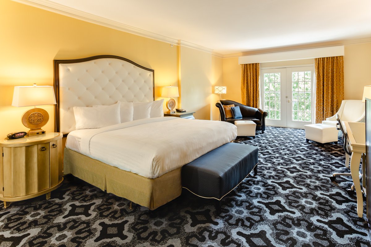 Already starting to plan your getaway this year?

Treat yourself to a stay in one of our luxury guest rooms. Book your accommodations today: bit.ly/SienaStaycation. 

#thesienahotel #visitchapelhill #autographhotels #boutiquehotel #chapelhillnc