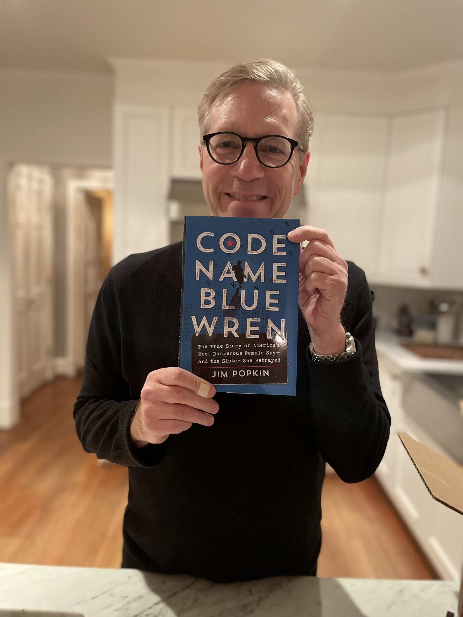 Code Name Blue Wren: The True Story of America's Most Dangerous Female  Spy-and the Sister She Betrayed|Hardcover