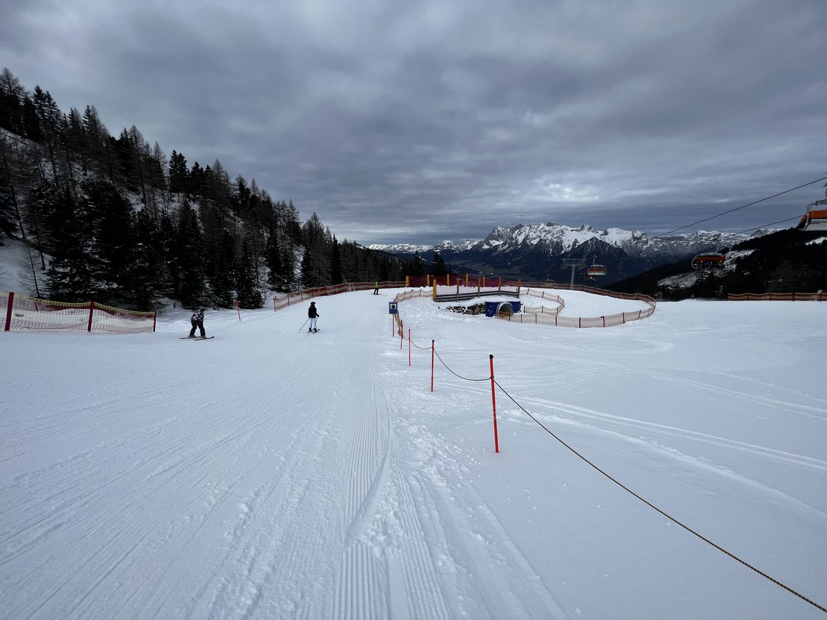 HauserKaibling's tweet image. 👉 Spaß &amp;amp; Action auf 1.460 Metern 👈 Das ist unsere neu gestaltete XXL Funslope mit Slope Cop, Schneetunnel, Speedbooster uvm. - schon getestet?? 😛⛷
Alle Infos: bit.ly/38fmMhH 

#funslope #xxl #snow #fun #kids #hauserkaibling  #skifahren #skiamade #schladmingdachstein