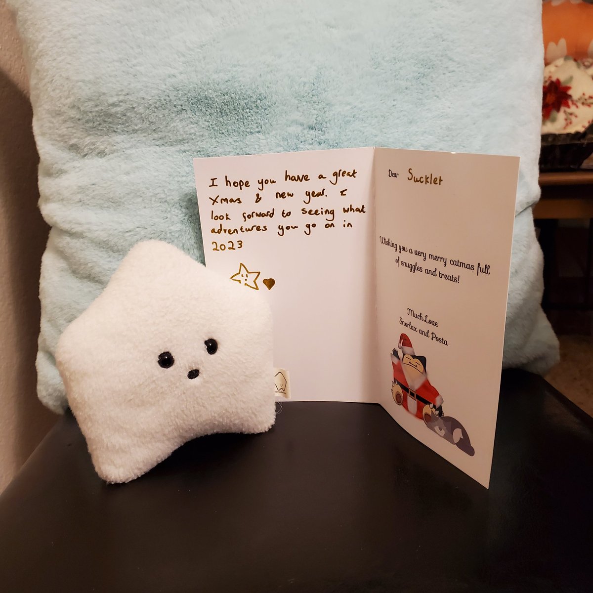 sucklet7's tweet photo. i have just received one of the best gifts in the entire world from my friend @unamusedsnorlax. it included a lovely holiday card and two brand new hats. i love them so much. thank you, thank you, thank you. π€π€π€.
#sucklet. #giftlet. #hatlet. https://t.co/88fHHnHfMY