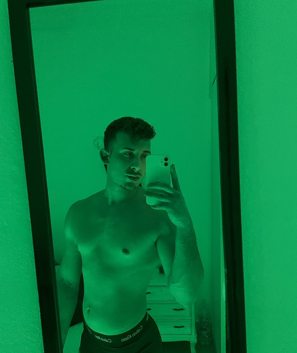 _SALV4T0R3_'s tweet photo. Rt si quieres entrar en mi circulo verde😳🟢 https://t.co/1szywgkJ30