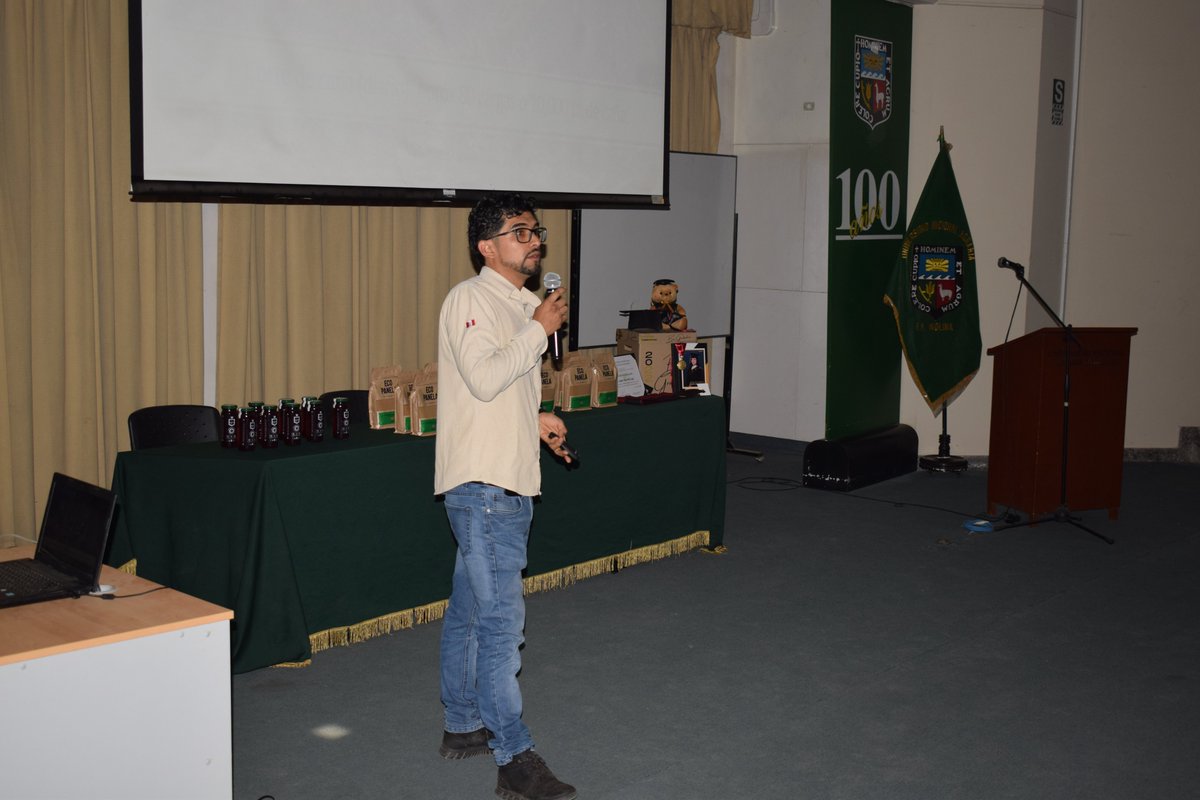 UNALM_online's tweet photo. 📌𝗩𝗜𝗜𝗜 𝗘𝗡𝗖𝗨𝗘𝗡𝗧𝗥𝗢 𝗗𝗘 𝗘𝗠𝗣𝗥𝗘𝗡𝗗𝗘𝗗𝗢𝗥𝗘𝗦 𝗠𝗢𝗟𝗜𝗡𝗘𝗥𝗢𝗦
El evento presentó el éxito y trayectoria de los emprendimientos : Hoop Foods (Sergio Ramírez), Ento Piruw (Eduardo Lama). EcoPanela Perú (Enrique Falcón) y Lima Fiesta Graduaciones (Carlos Salvador) https://t.co/x2m4cKfaMq