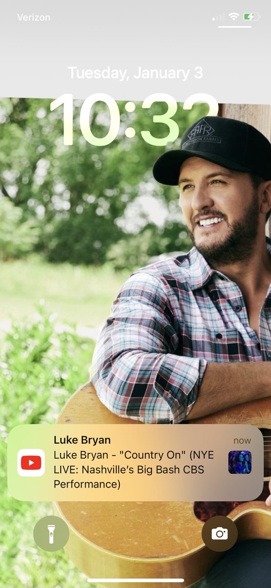 gillianKelley2's tweet photo. This notification!!!!! #lukebryan https://t.co/Caajuc4UVH