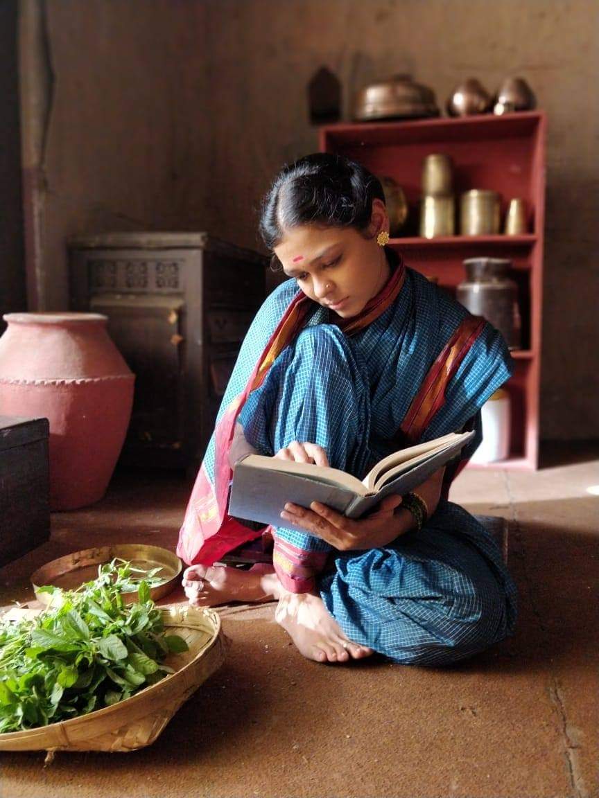 PratiBamniya's tweet photo. क्या होता ...?
गर ये महिलाओं को पढ़ाने के लिए कदम न उठाती।
तो क्या तुम कभी पढ़ पाती।

क्या होता ...?
गर सावित्री बाई फुले इतने अत्याचार न सहती।
तो क्या तुम अत्याचार के खिलाफ आवाज उठा पाती।
#NationalTeachersDay3Jan https://t.co/8iJm67UzXM