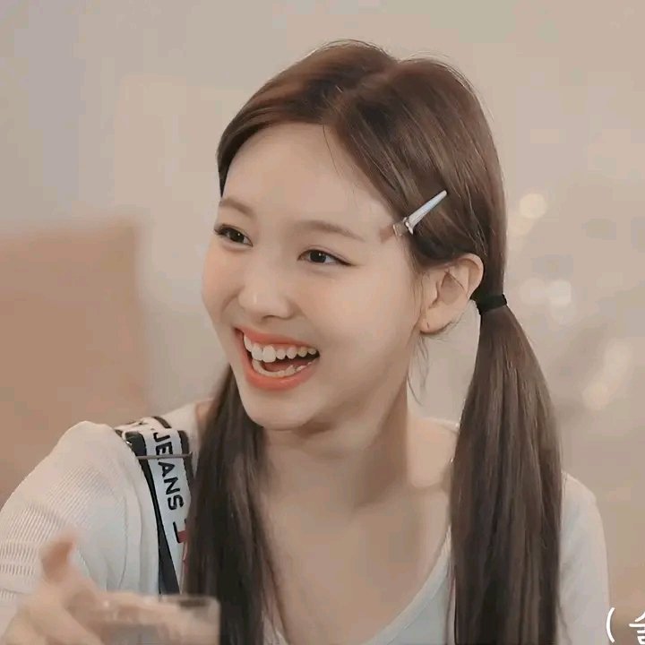 "Sunset" by #NAYEON (<a href="/JYPETWICE/">TWICE</a>) is my choice for Billboard Hot Trending Songs