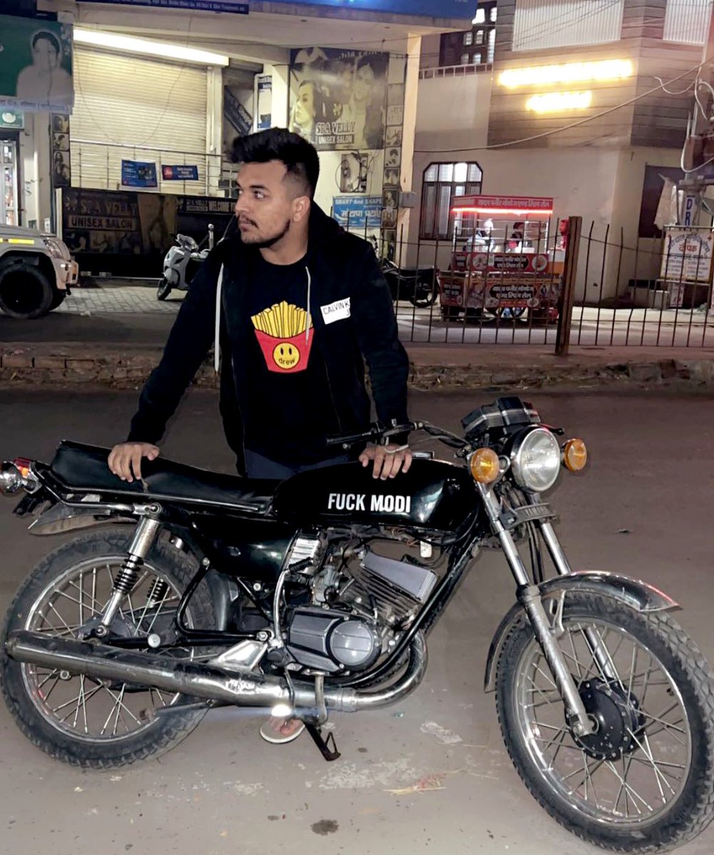 ਉਹ ਕਾਲੇ ਰੰਗ ਦੀ FAN ਬੜੀ ਸੀ ~ ਮੈਂ ਕਾਲੀਆਂ ਗੱਡੀਆਂ ਰੱਖੀਆਂ ਨੇ। ❤️✨