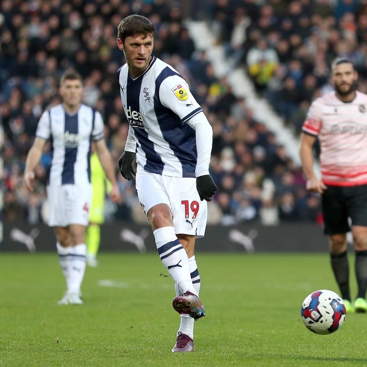 JohnSwift8's tweet photo. Great way to start the new year 🙌🏻 some atmosphere at hawthorns🔥 was also nice to play against my old club and see some old faces ❤️ @WBA @ReadingFC https://t.co/SfXwCwcK6b