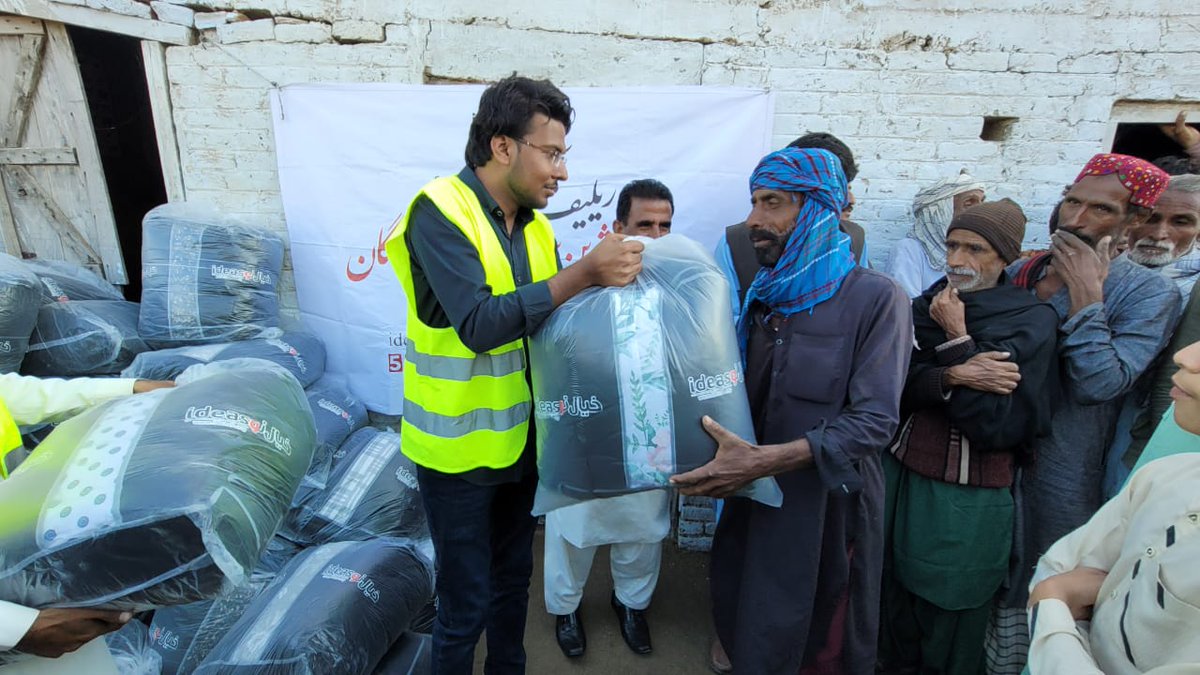 Shoban_Alee's tweet photo. Second Destination!
Flood Relief Drive
130 bags of winter kits distributed in KN Shah's Village District Dadu.
#Ideas9 #Mehar #KNShah #SitaRoad
@evolvingmisfit @akhtarb1 @Texas1saxeT @DilshadAliMemo2 https://t.co/Csw42PuqqV