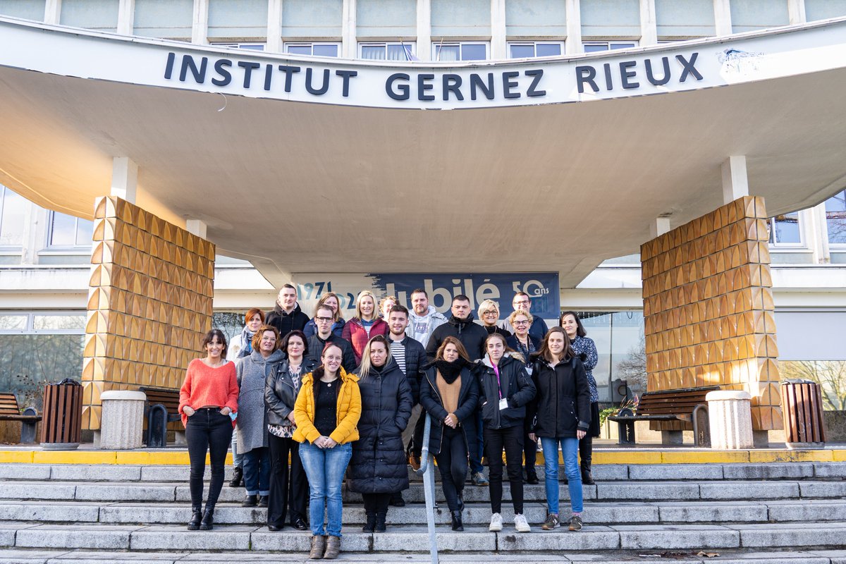 Bienvenue à la 1ère promotion des futurs assistant(e)s de régulation médicale, les premiers interlocuteurs de toute personne qui compose le 15. 
16 élèves qui ont rejoint les bancs de l'IGR pour une formation qui se partage entre théorie et pratique ☎.
ℹ cfarm.chu-lille.fr