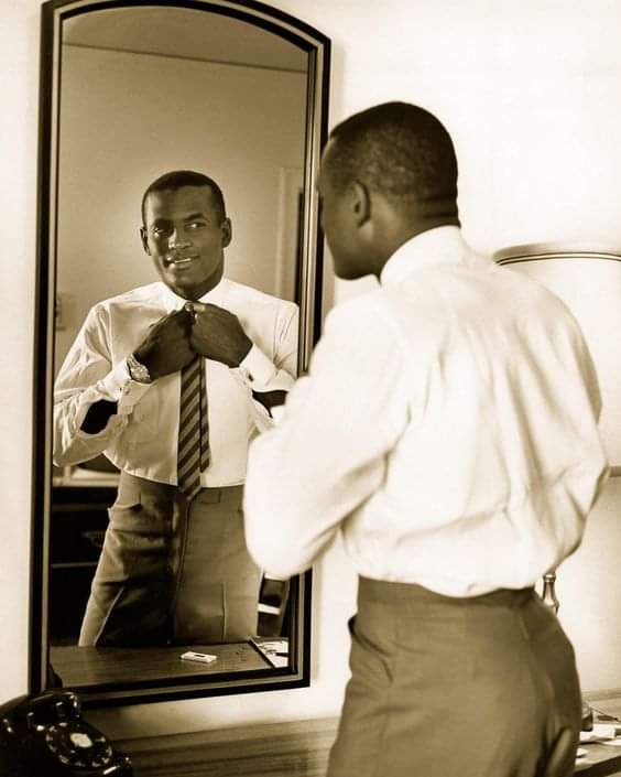 TheBuccosFan's tweet photo. A Sharp Dressed Clemente! 
#Arriba 🇵🇷 #Retire21 https://t.co/JgFfVJQ8FL
