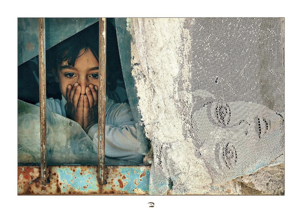 تو خطوط شباهت را تصویر کن
آه و آهن و آهک زنده
دود و دروغ و درد را.
که خاموشی 
تقوای ما نیست.
#احمد_شاملو
عكس : #جواد_جلالى #photography #portrait #people #kids #PHOTOS #photographylovers #Javad_Jalali #Iran #WomanLifeFreedom