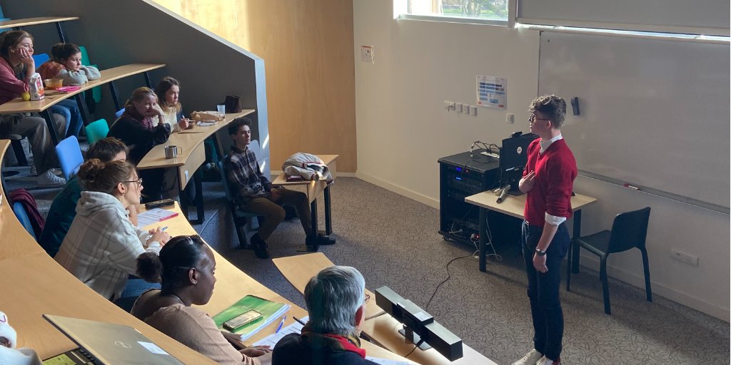 📣 Les ISTOMiens préparent le Concours #Démosthène

Les ISTOMiens préparent la sélection pour le 𝐜𝐨𝐧𝐜𝐨𝐮𝐫𝐬 𝐝'𝐞́𝐥𝐨𝐪𝐮𝐞𝐧𝐜𝐞 𝐢𝐧𝐭𝐞𝐫-𝐞́𝐜𝐨𝐥𝐞𝐬 𝐃𝐞́𝐦𝐨𝐬𝐭𝐡𝐞̀𝐧𝐞.
Vincent EBY et Simon DUPRE sont les 2 étudiants sélectionnés pour participer à la finale.