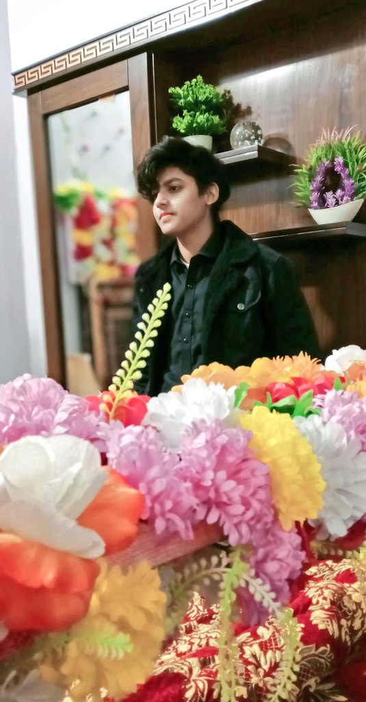 Mani21235437's tweet image. CLICK....
ہوگا حسن مشہور شہزادوں کا زمانے میں...
مگر کالا سوٹ پہن کر ہم بھی کمال
لگتے ہیں...
Q bahi hum Kisi Sy Km tu ni😉
#readyfor2023