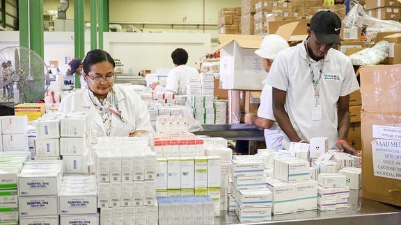 PromesecalRD's tweet photo. Los despachos incluyen antigripales, analgésicos, antibióticos, antihipertensivos, hipoglucemiantes, y el resto de las medicinas que integran el Cuadro Básico de Medicamentos Esenciales.

2/2

#FarmaciaDelPueblo
#PROMESECAL https://t.co/CDKeUb4VJu