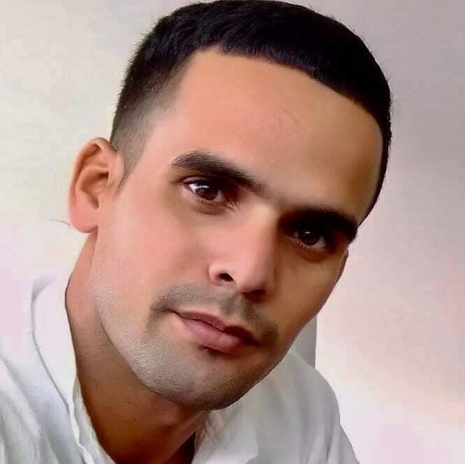 Frank16726439's tweet photo. Soy de una isla pequeña, bloqueada por Estados Unidos, soy de un país de gigantes que siembran amor y paz. Soy cubano. 
#JuntarYVencer https://t.co/ugdr4iKl7w