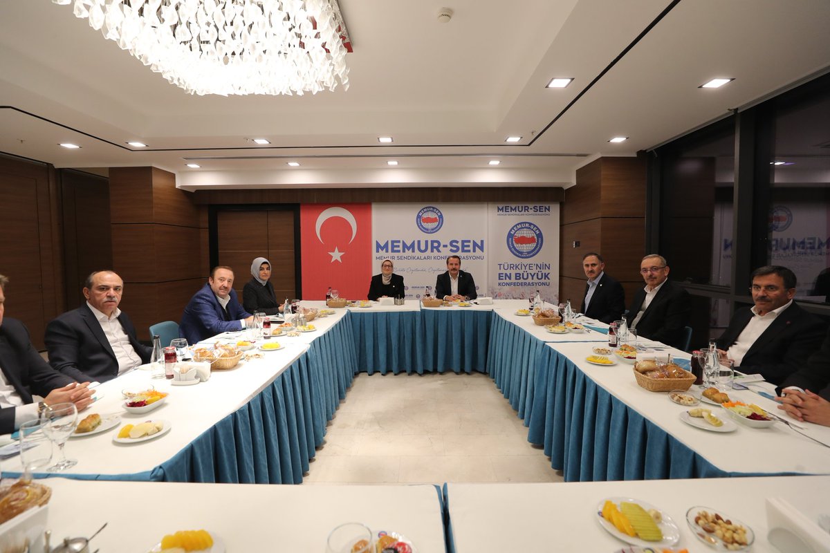 _omerbudak_'s tweet photo. AK Parti Genel Başkan Yardımcısı Belgin Uygur, Konfederasyonu’muzu ziyaret etti.

Kendilerine kamu görevlilerine verilen %25 zam oranının yetersizliğini ve PTT - TRT’de görev yapan sözleşmelilerin kapsama dahil edilmesine ilişkin tekliflerimizi ilettik. https://t.co/t4D5BhDyjg