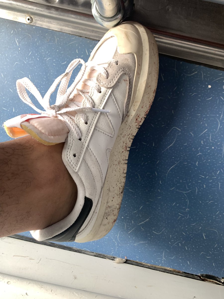Elian18813962's tweet photo. Ayer de la manera más indignante conocí lo que es la homofobia en mi propio pueblo!
En horas de la noche me encontraba en un cajero, realizando el retiro de un dinero para comprar un pasaje de autobús, pues tenía que dirigirme a la ciudad de Bogotá a retomar mis labores. https://t.co/OBUDcE37S7