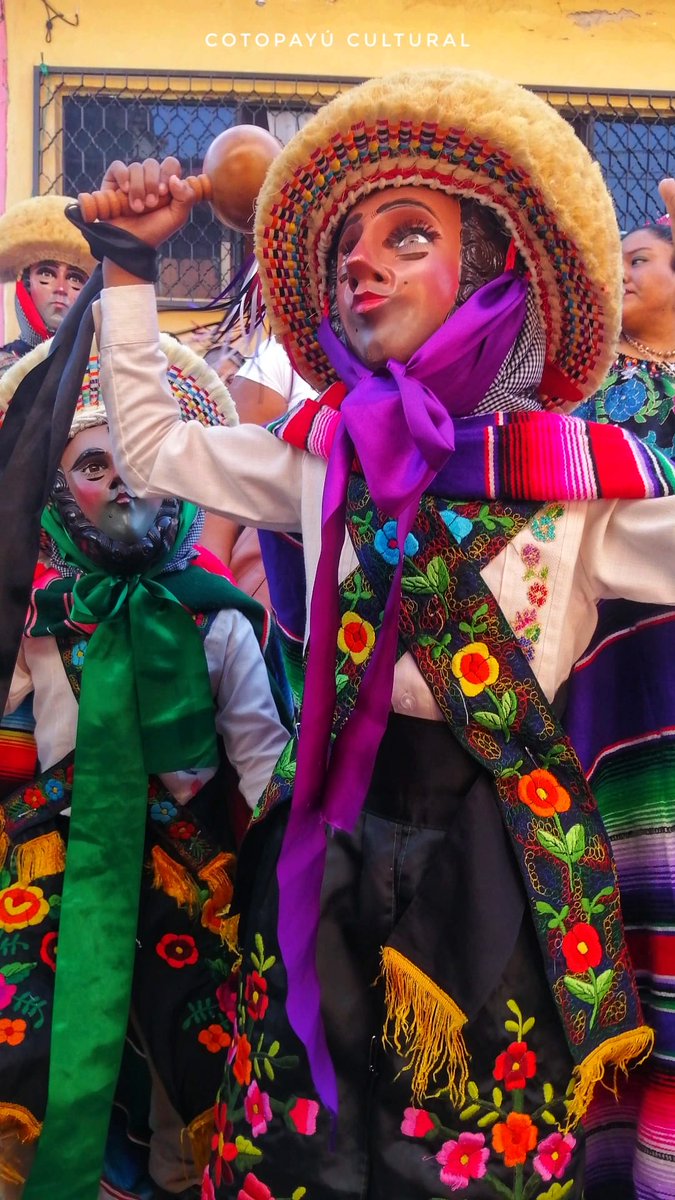 Este 4 de enero los Parachicos pequeños saldrán a bailar a las calles del pueblo de Chiapa de Corzo al sonido del tambor y carrizo en honor al Santo Niño de Atocha, donde los niños lucirán su sarape de colores acompañados por el patrón de los Parachicos.🥳

#FiestaGrandeEnero