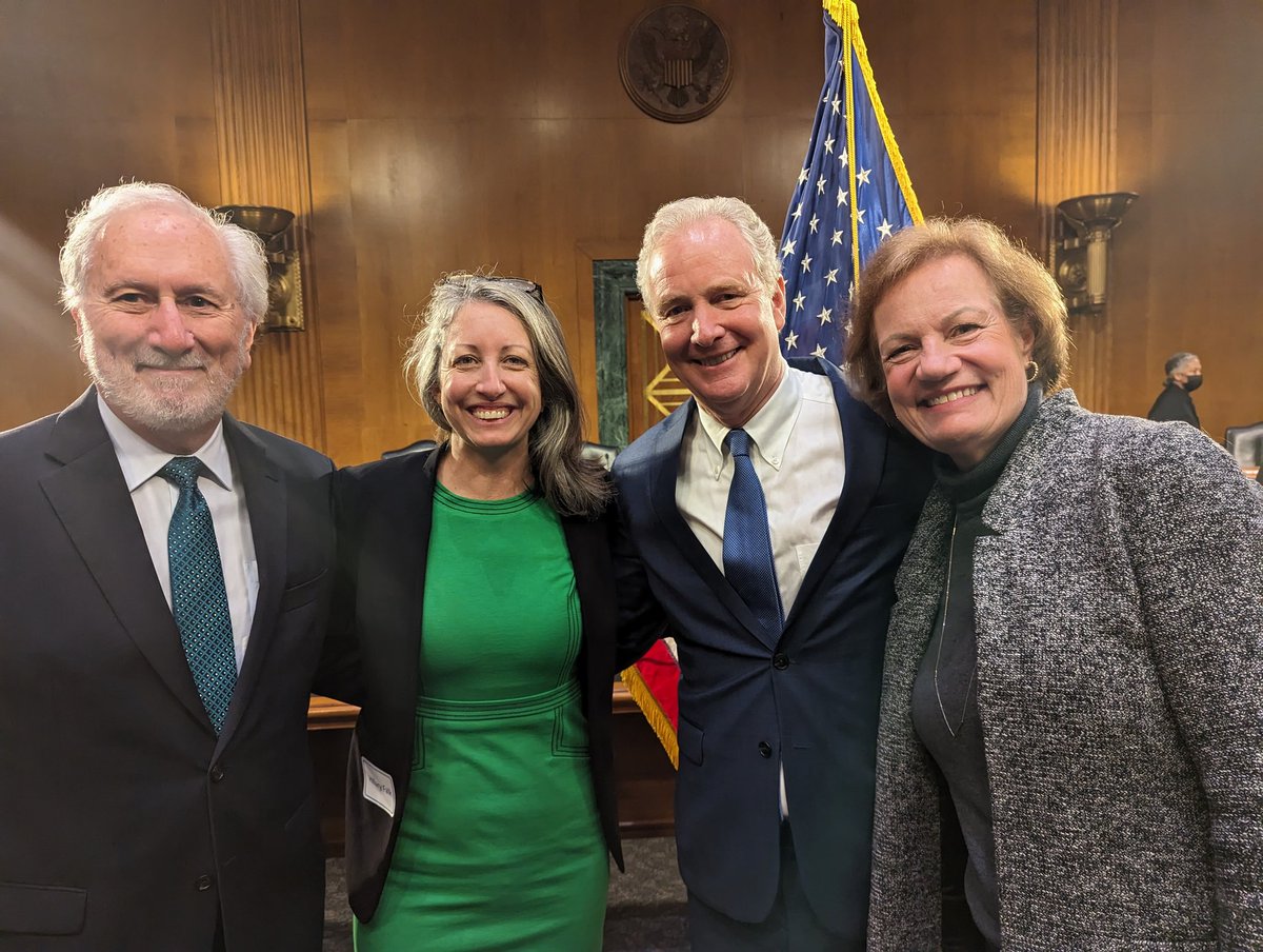 HilaryHF's tweet photo. Happy inauguration to Chesapeake Bay champion @ChrisVanHollen. Great day on the hill with #TeamBay. @MDLCV @DonBoesch https://t.co/8JTryZaHKV