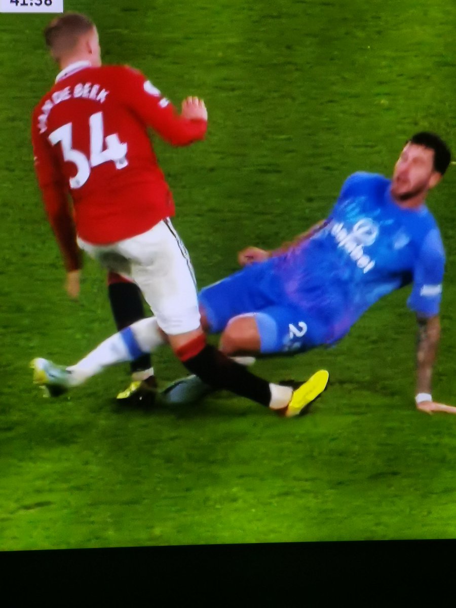 AndreasMag's tweet photo. #utd #vandebeek

Ouch. https://t.co/JnRHD6FP3P