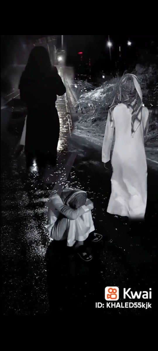 لا هزتك ذكراي  في يوم واشتقت
والشـوق لا مـرك  مـع الوقـت قلي

 لا تحسب اني في غيابك تضايقت
حتى (خيالك) في  (غيابك)  يسلي 

كان الوقت يمك واليوم صار الوقت 
يا من كنت خلي اليوم صار التخلي