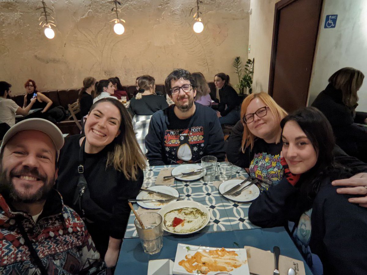 Ninfa_dp's tweet photo. Had an amazing evening with these beautiful people!!!! 💛💛💛 @leyre_dev @essijukkala @ludipe @Robin_B https://t.co/gr6173HWn6