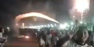 O_most_'s tweet photo. @choquei a prefeitura vai lá gasta um dinheirão em fogos, faz um show bonito pra um filha da puta bêbado olhar e dizer "nao meu foguete que só solta fumaça é mais legal vou acender aqui no meio de geral" https://t.co/6Ur4MbUEmM
