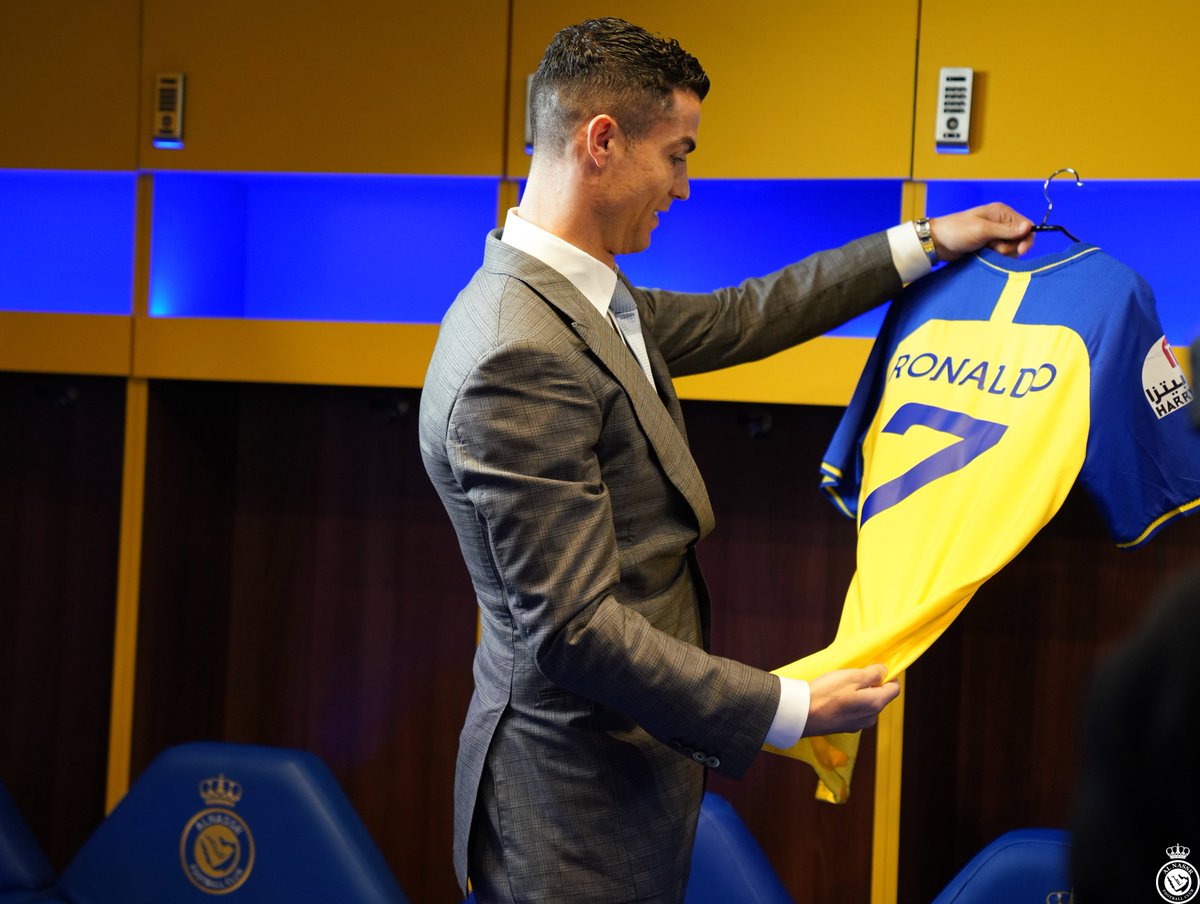 AlNassrFC's tweet image. الاصفـر .. يزهـاك 💛
#HalaRonaldo