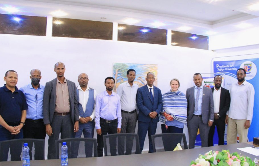 jigjigauniveth's tweet photo. Delegates, led by the @USEmbassyAddis Counselor for Public Affairs, Ruth Anne Stevens-Klitz visited Jigjiga University. https://t.co/638Y3IXgYX