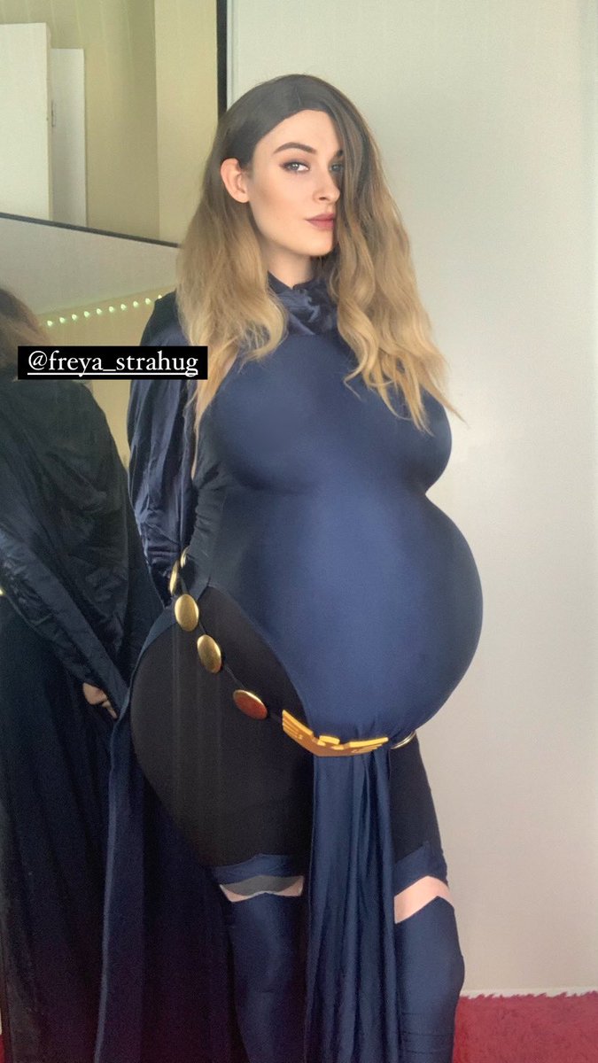 It was about time for Raven to come back 😜 #pregnant #preggo #pregnancy #pregnantbelly #preggobelly #cosplay #pregnantcosplay #pregnancykink #pregnancymodel #ravencosplay