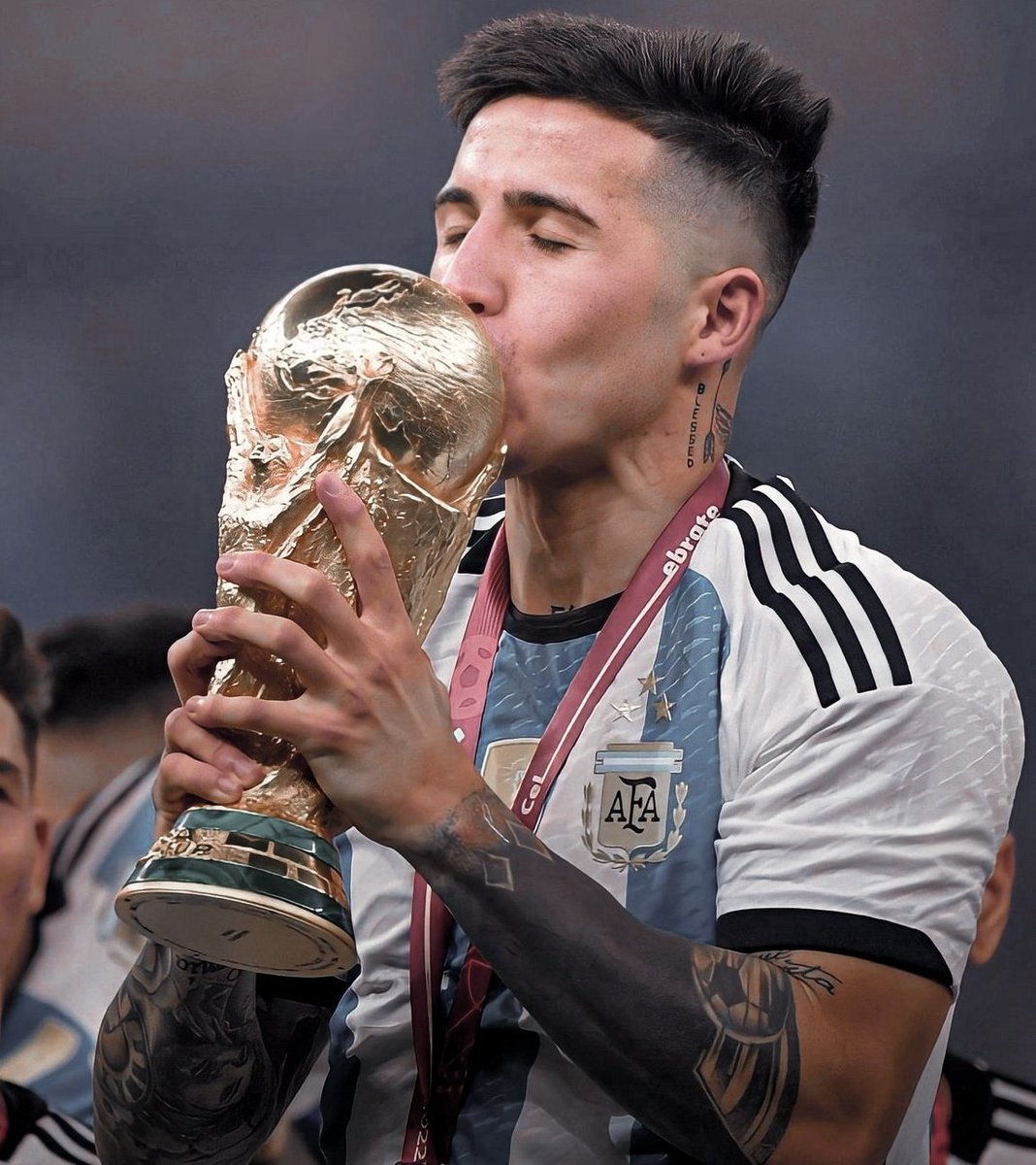 #River recibirá alrededor de 39 millones de euros limpios por la venta de Enzo Fernández. Qué harías con ese dinero?