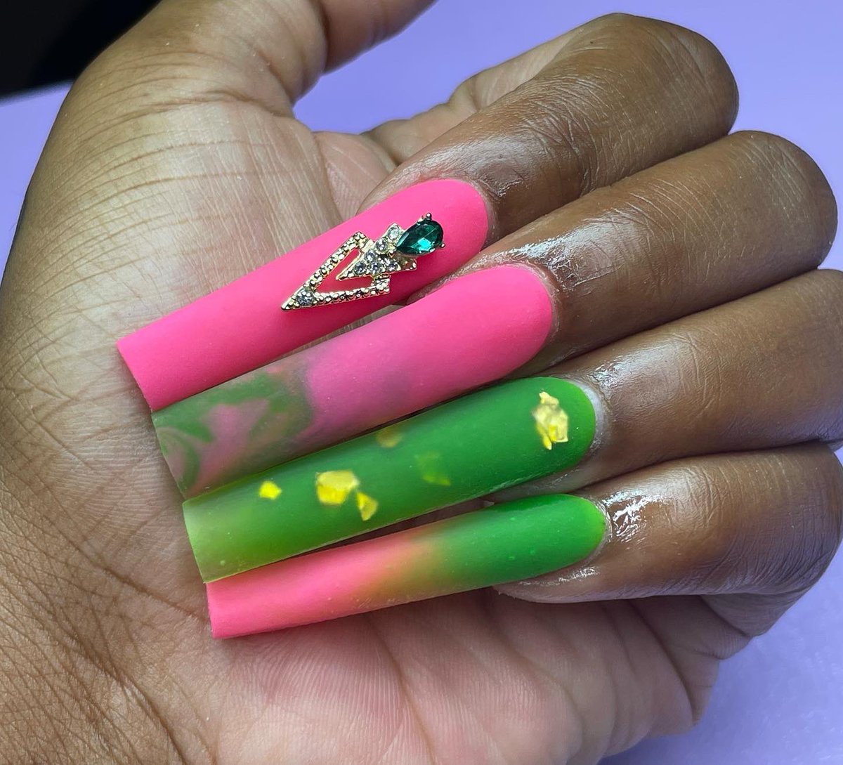 TeronaGlam's tweet photo. 💗+💚

@terona.glam on IG 💗💚

#pinknails #baltimorenailtech #baltimorenails https://t.co/Xk0iijEJT4